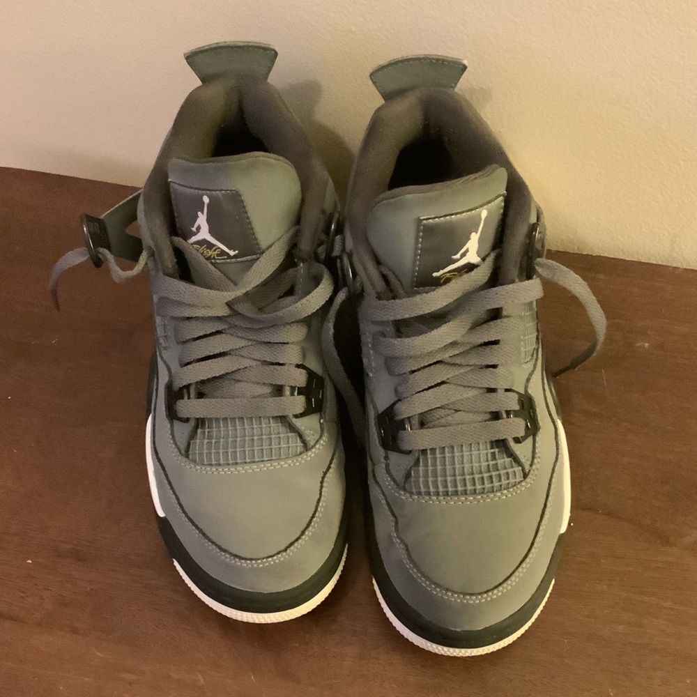 Grey Jordan 4’s